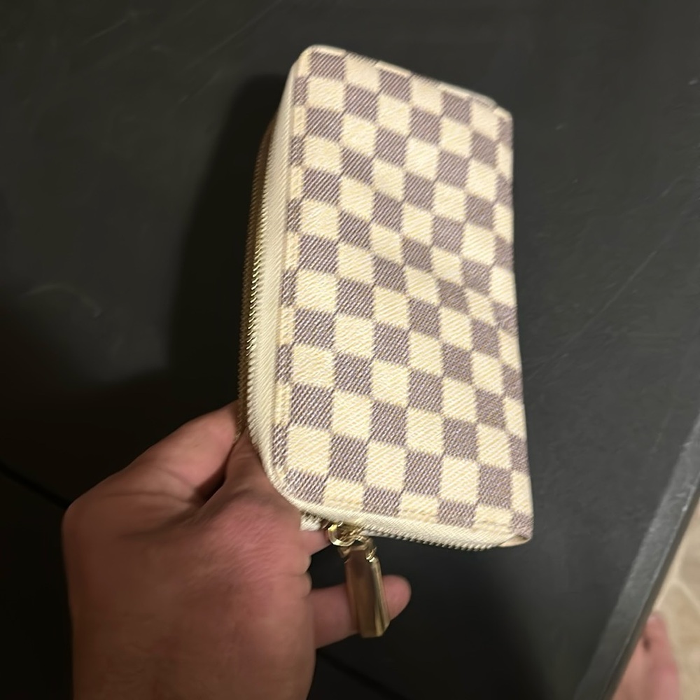 COPY - Daisy Rose Wallet Very Nice New.